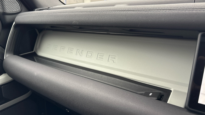 Land Rover Defender 3.0 D200 SE 110 5dr Auto Diesel Estate